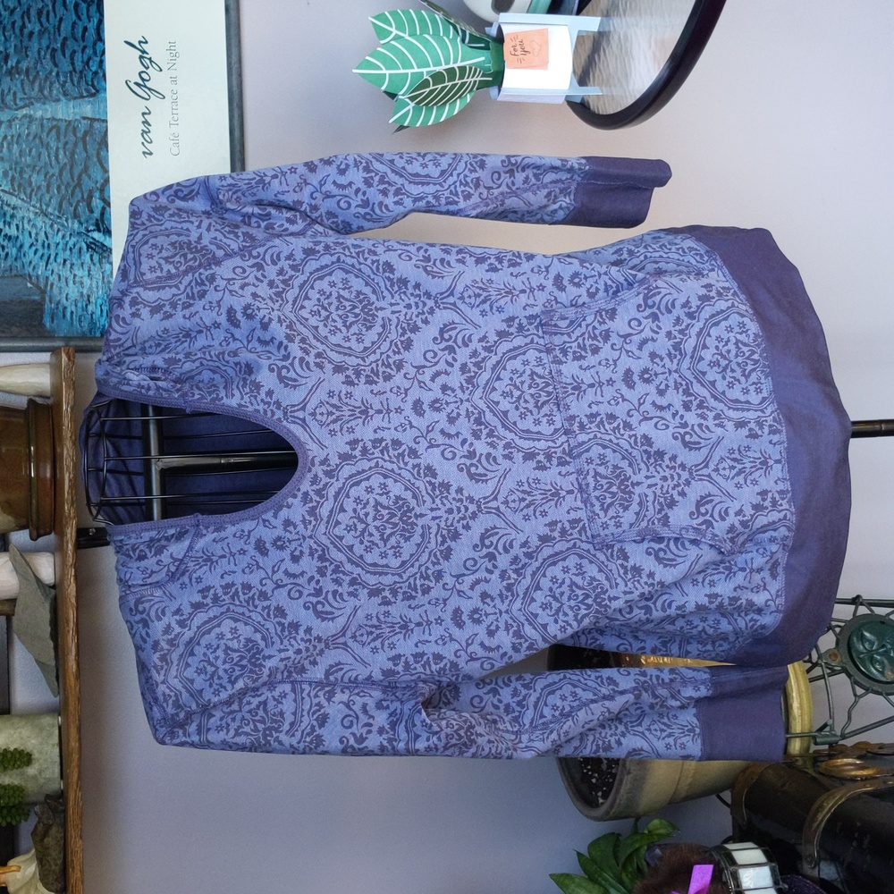 Danskin reversible hooded pullover with pouch pocket, size XX.